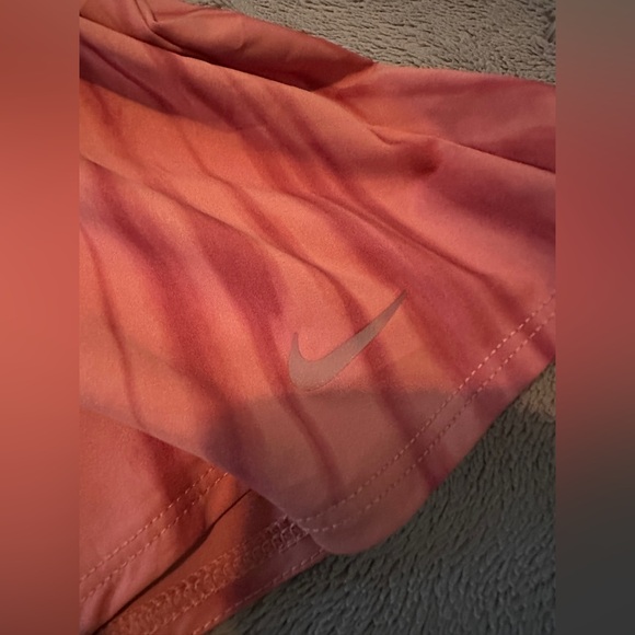 Nike Women’s Large Shorts 🩳 NWT - Picture 4 of 6